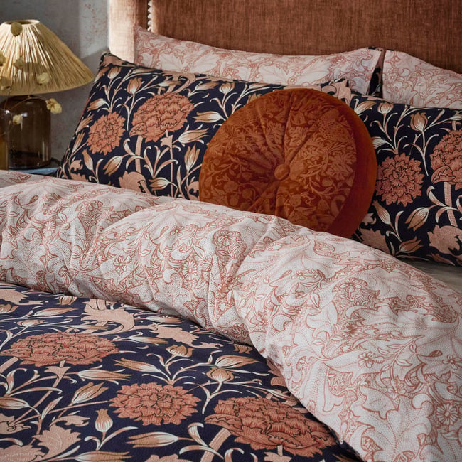 Parure de lit, housse de couette fleurie + 2 taies pour lit en 140 Pivoines et tulipes sauvages bleu, rose cuivré et orange safrané <span itemprop=