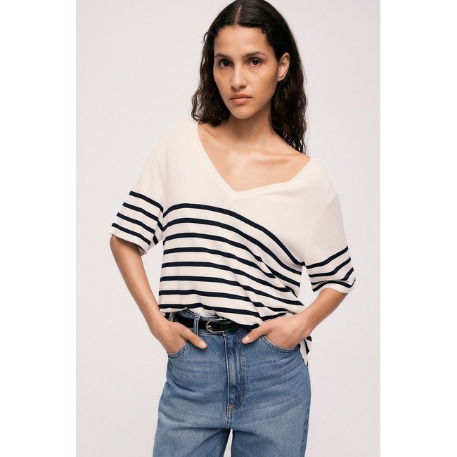 Camisola às risca, decote em V branco/marinho <span itemprop=