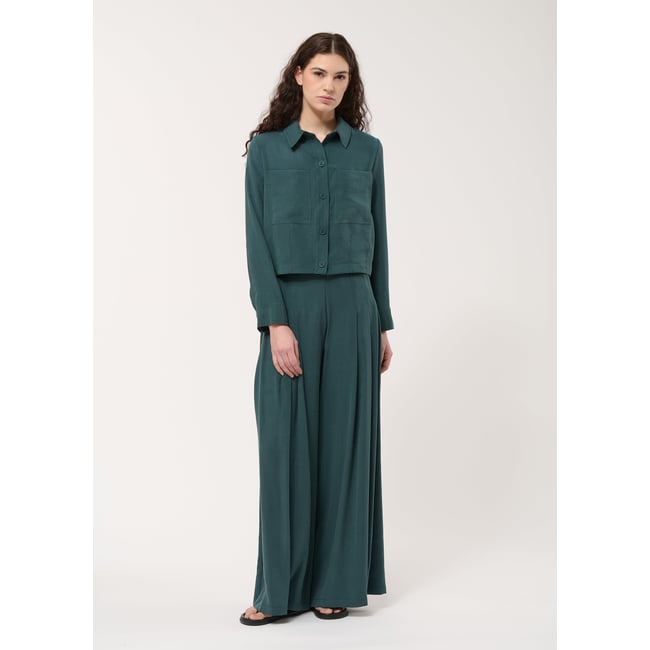 Chemise en modal vert meleze <span itemprop=