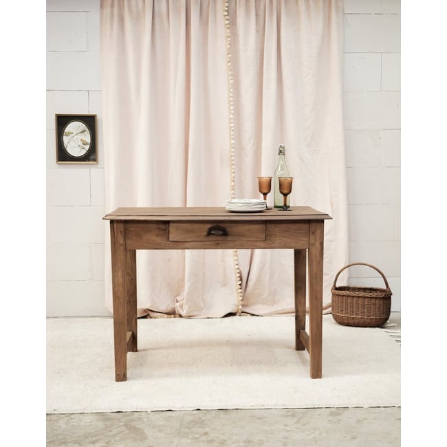 Petite table à manger en bois massif Romy N°1546 - Bon état Couleur bois foncé <span itemprop=