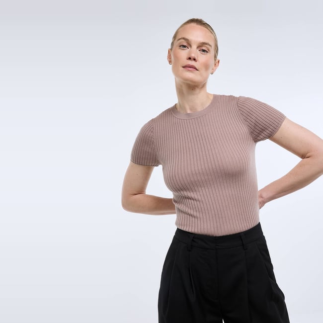 Top en tricot à côtes col rond mocha <span itemprop=