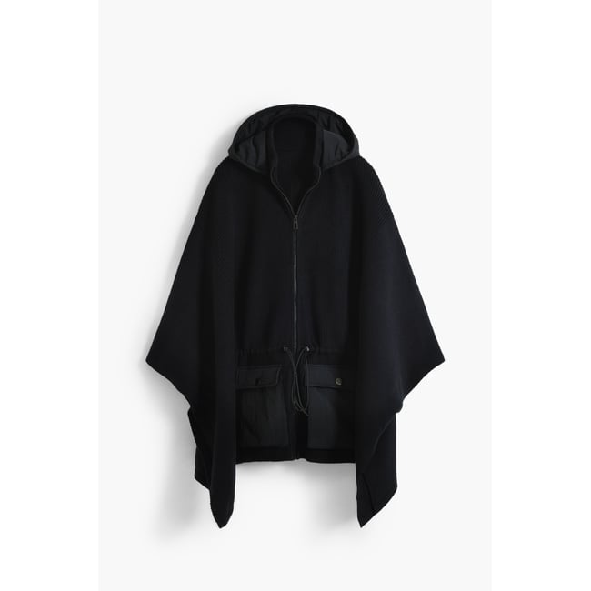 Poncho à capuche avec poches noir <span itemprop=