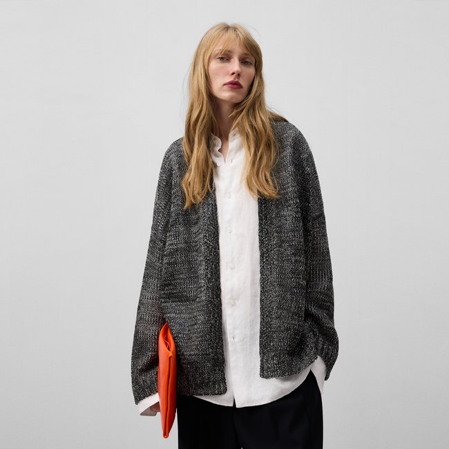 Veste kimono en maille chinée noir <span itemprop=