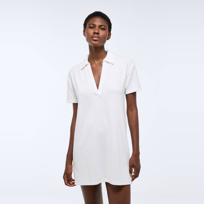 Robe polo en éponge uni ecru <span itemprop=