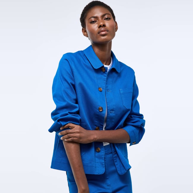 Veste courte contenant du coton super sonic <span itemprop=