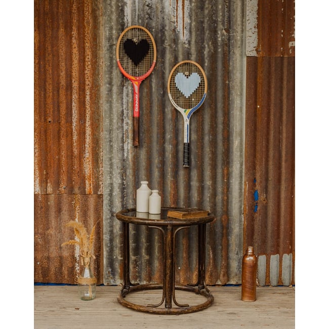 Table d'appoint en verre et bois Francine N°1672 - Bon état Couleur bois foncé <span itemprop=
