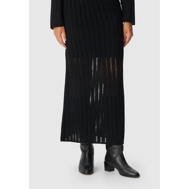 Jupe longue tricot ajouré noir <span itemprop=