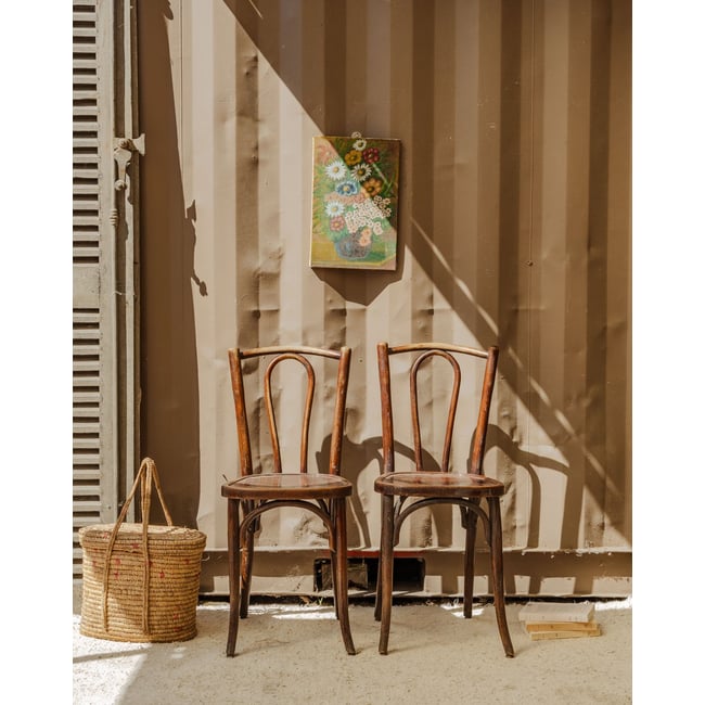 Paire de chaises bistrot en bois Claude N°1404 - Bon état Couleur bois foncé <span itemprop=