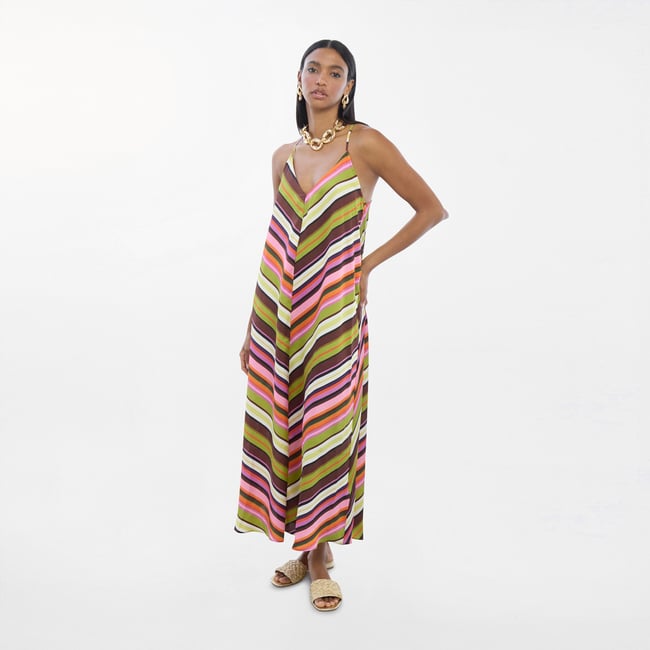 Robe longue fluide à fines bretelles rayures multicolores vert olive <span itemprop=