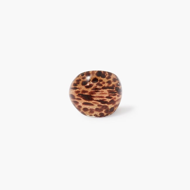 Grosse bague en verre léopard marron <span itemprop=