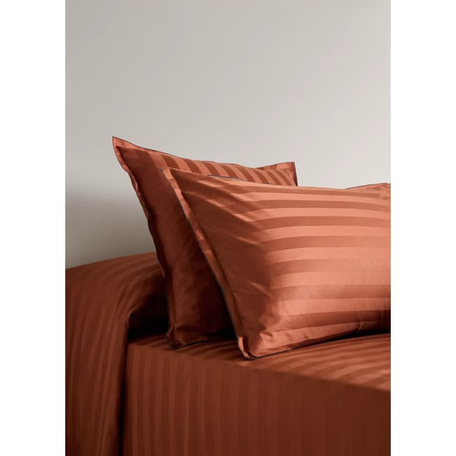 Taie d’oreiller 100 % coton satin 60x60 cm cognac <span itemprop=