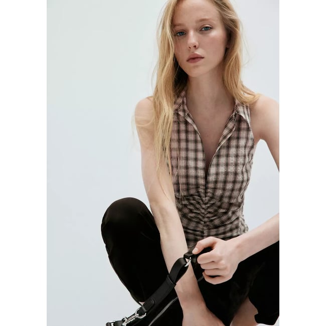 Top col en V froncé marron <span itemprop=
