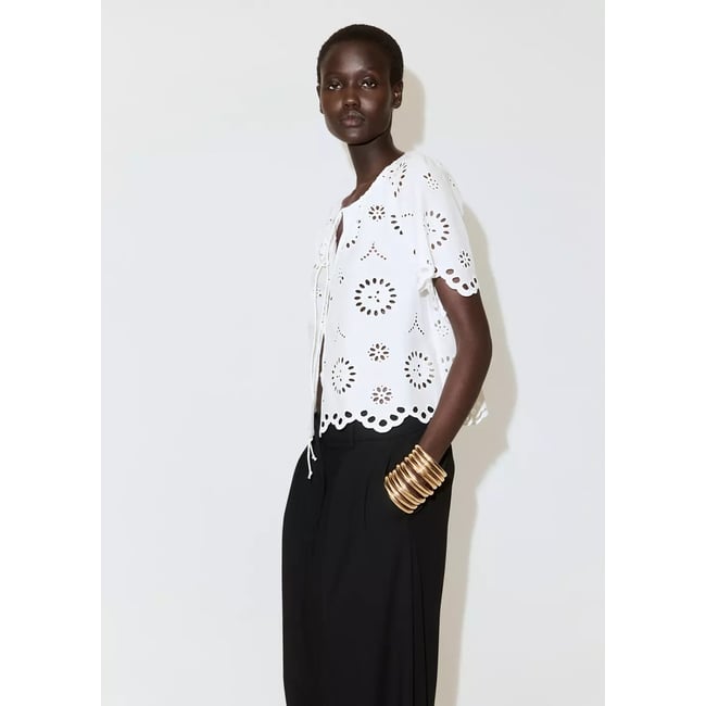 Blouse 100 % coton à broderies ajourées blanc cassé <span itemprop=
