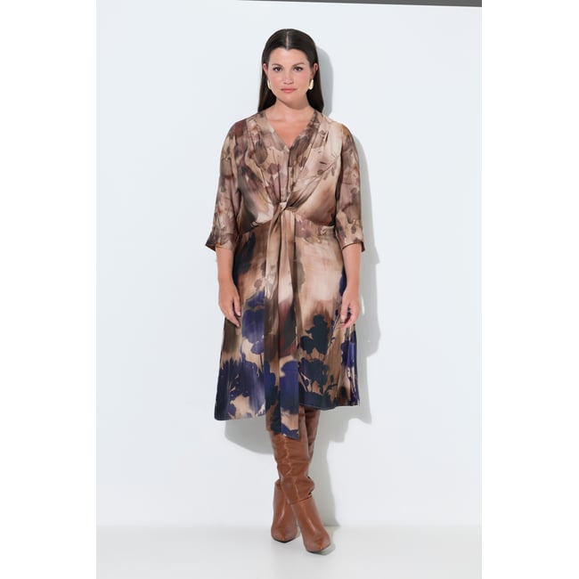 Robe longue en satin, esprit aquarelle marine foncé <span itemprop=
