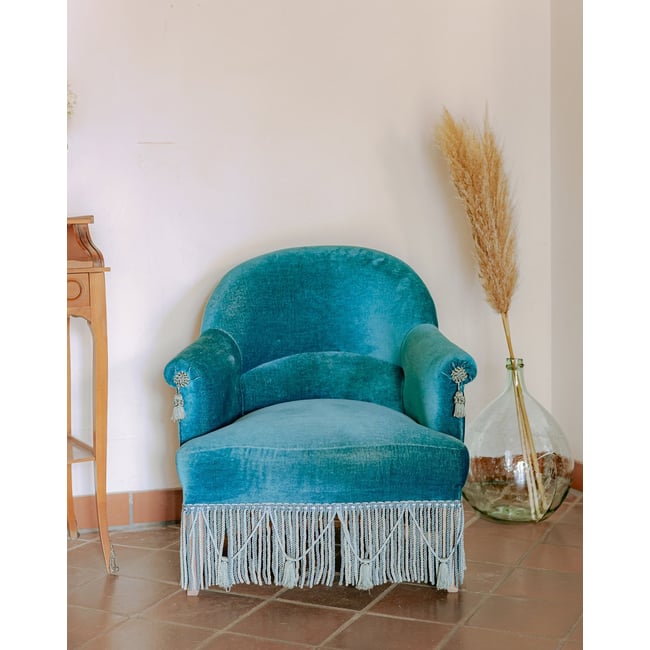 Fauteuil crapaud en velours bleu canard Ernest N°1091 - Bon état Couleur bleu <span itemprop=