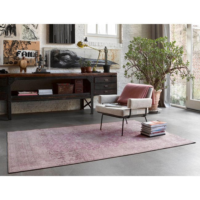 Tapis velours ras look vintage oriental , PAST FUTURE Couleur rose/gris <span itemprop=