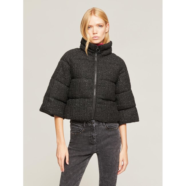 Cape rembourrée en tweed fil textile noir <span itemprop=
