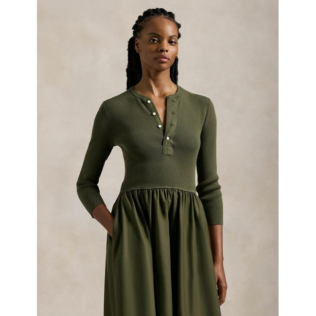 Robe midi évasée manches longues olive <span itemprop=
