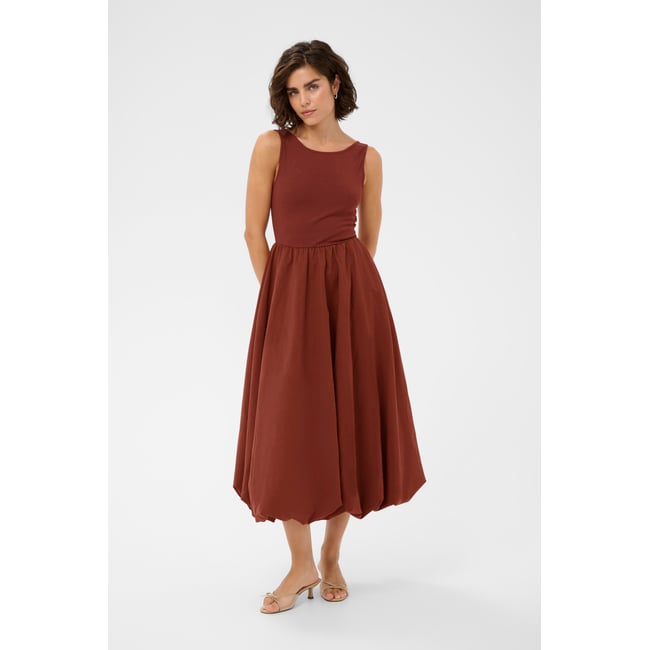 Robe marron henna <span itemprop=