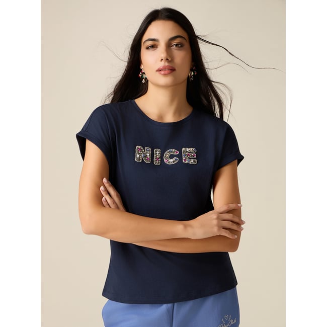 T-shirt avec patch bijou bleu <span itemprop=