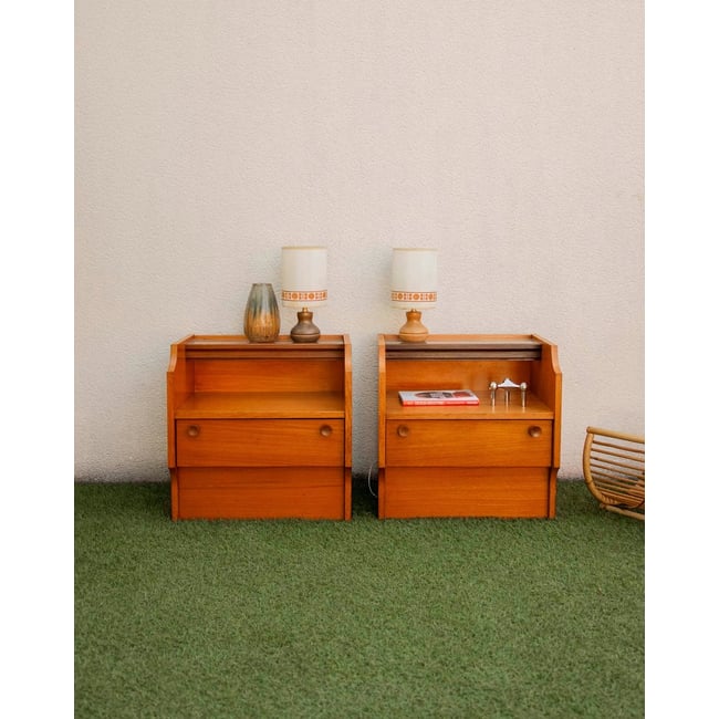 Paire de tables de chevets aux néons lumineux Maïa N°1501 - Bon état Couleur bois foncé <span itemprop=