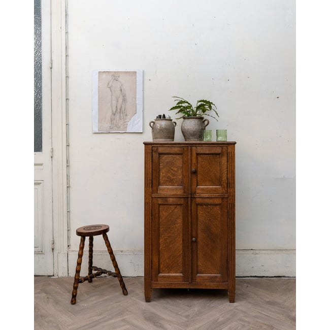 Petite armoire ancienne en bois Blandine N°543 - Bon état Couleur bois foncé <span itemprop=