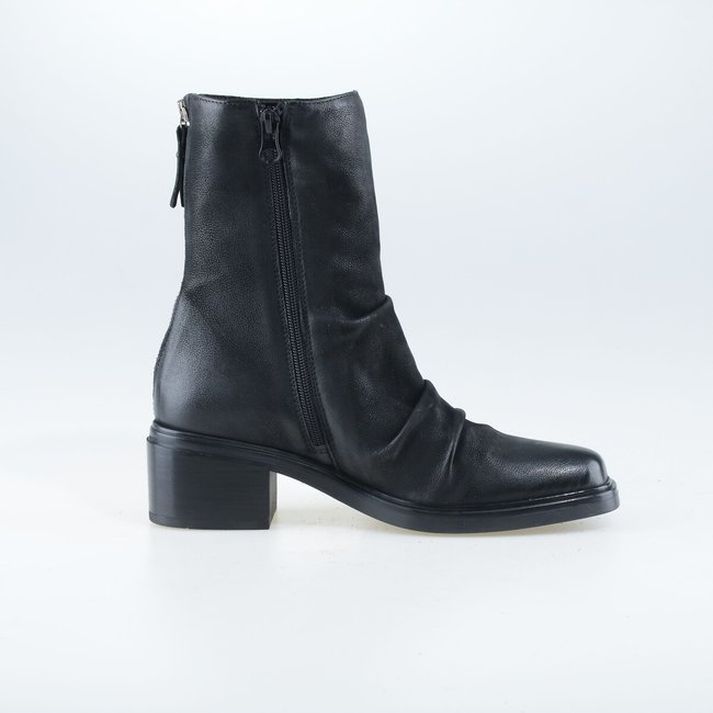 Bottines en cuir plissé, talon trotteur noir <span itemprop=