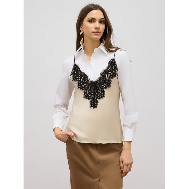 Chemise bimatière en 95% coton, 5% élasthanne. Deuxième tissu : 100% polyester blanc <span itemprop=