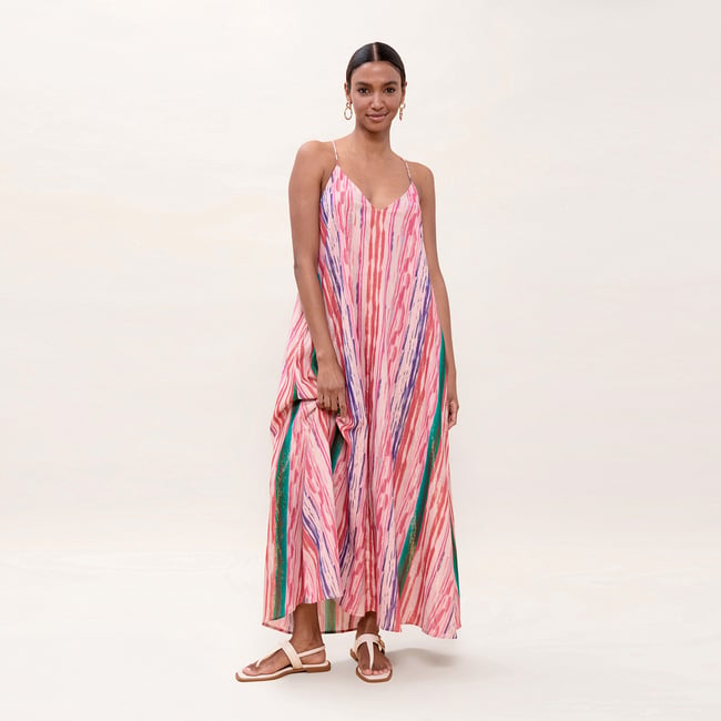 Robe longue fluide rayée à fines bretelles rose <span itemprop=