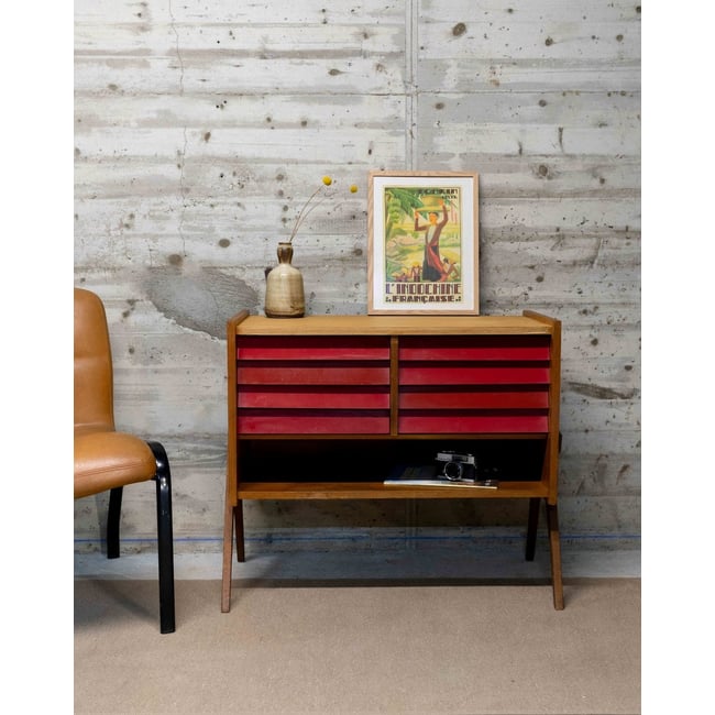 Petit buffet rouge en bois Gustave N°1605 - Bon état Couleur bois clair <span itemprop=