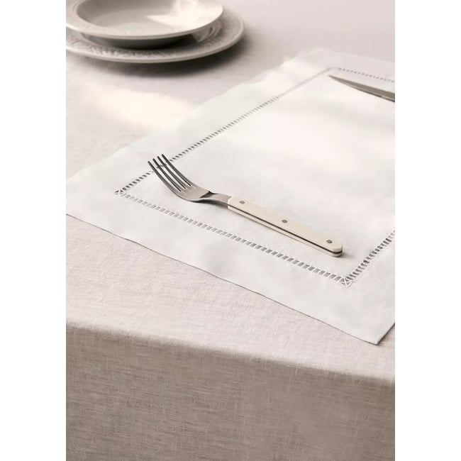 Set de table en lin brodé ajouré Couleur blanc <span itemprop=