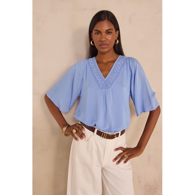 Blouse brodée à manches 3/4 DEBORAH bleu chambray <span itemprop=