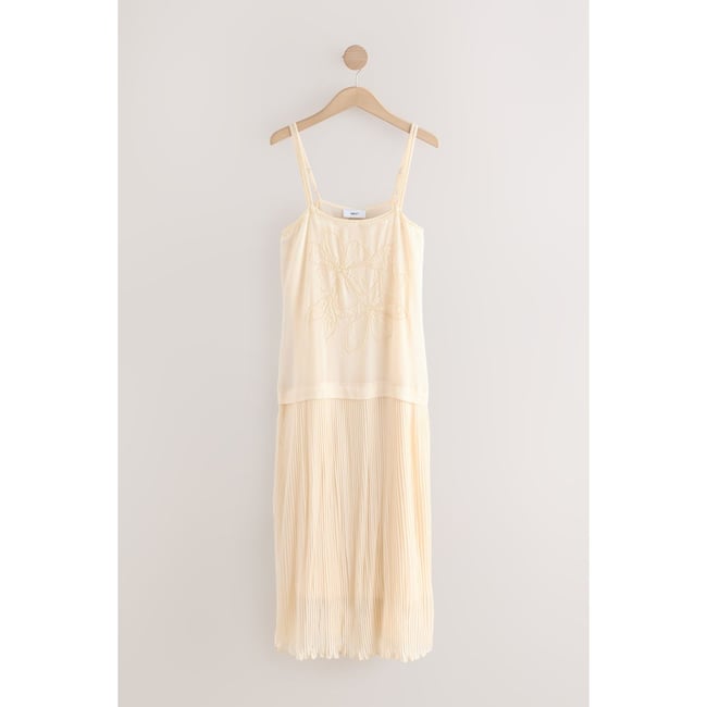 Robe mi-longue à taille tombante crème <span itemprop=