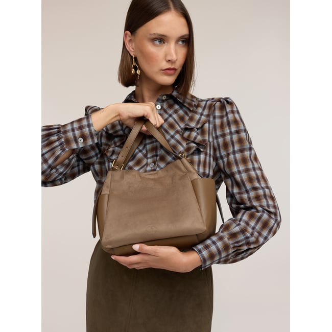 Sac seau avec bandoulière marron <span itemprop=