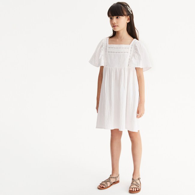 Vestido de ceremonia bordado, hombros con volantes blanco <span itemprop=