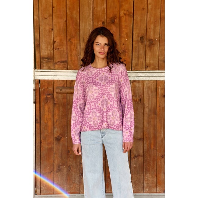 Pullover MADI mit Rundhalsausschnitt und Bandana-Print rosa <span itemprop=
