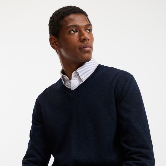 Camisola de decote em V, em lã de merinos, made in Europa marinho <span itemprop=