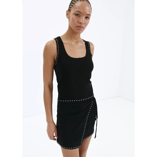 Top bretelles détail clous noir <span itemprop=