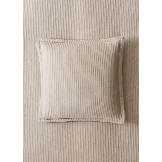 Housse de coussin en coton et lin à reliefs verticaux 50 x 50 cm sable <span itemprop=