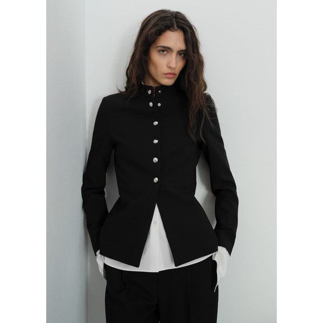 Veste à col officier boutons bijoux noir <span itemprop=