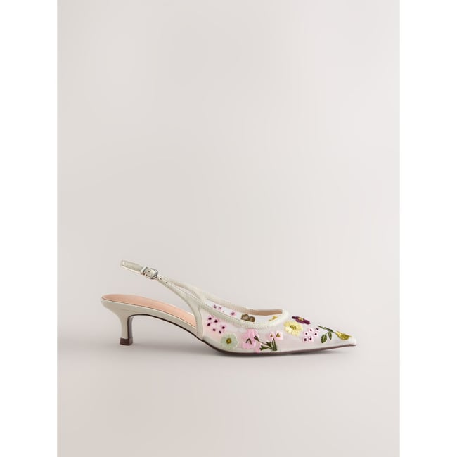 Escarpins en mesh brodés à bride arrière os <span itemprop=