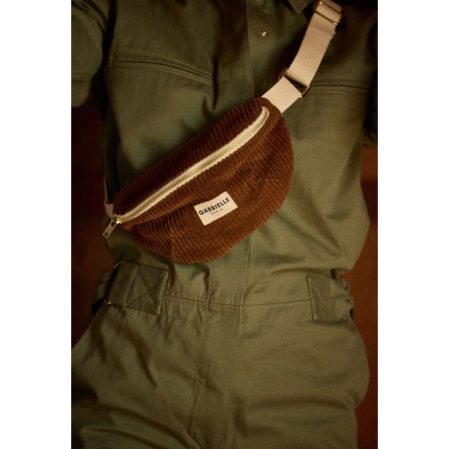 Petite banane en velours, VELOURS marron camel <span itemprop=