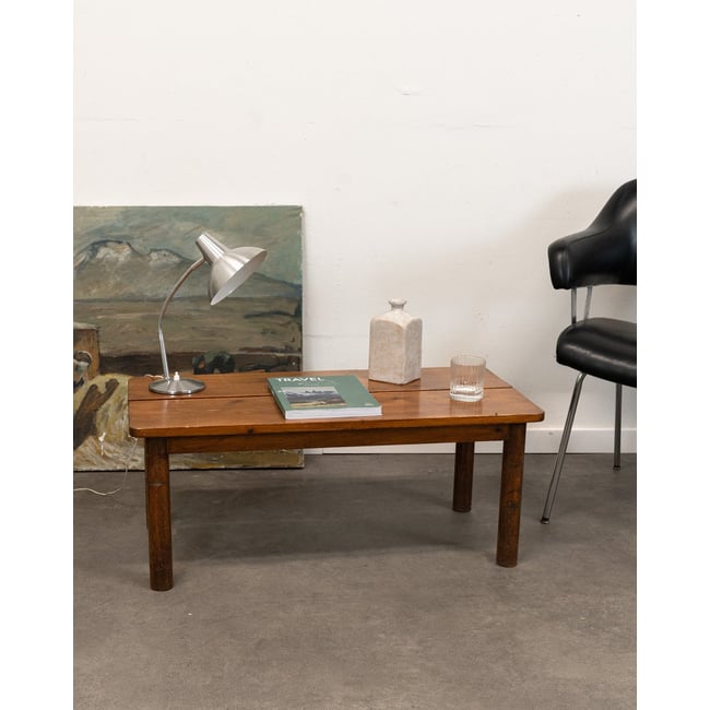 Table basse en bois au style chalet  Léonie N°1045 - Bon état Couleur bois foncé <span itemprop=