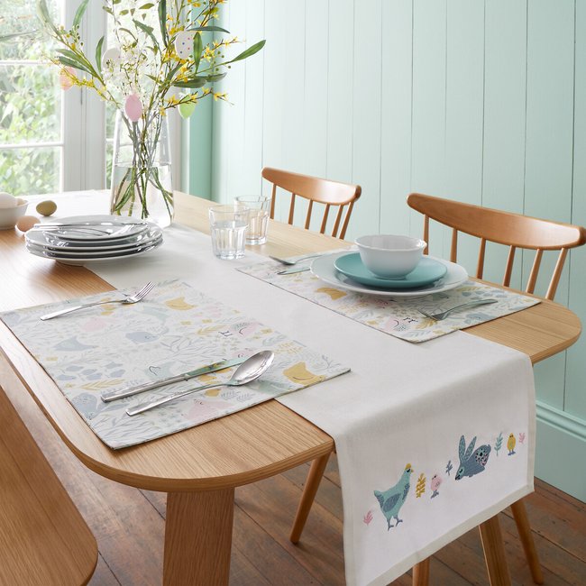 Cottage Friends Table Runner 32x220cm, natural, CATHERINE LANSFIELD