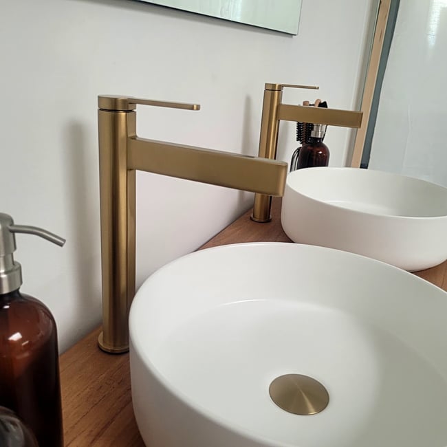 Mitigeur de lavabo cascade or brossé, Vito or <span itemprop=