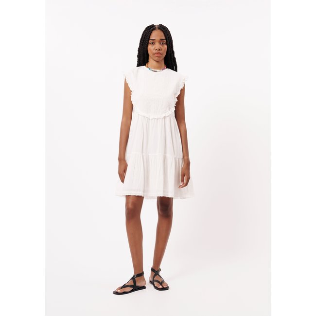 Robes en coton NYLA blanc <span itemprop=