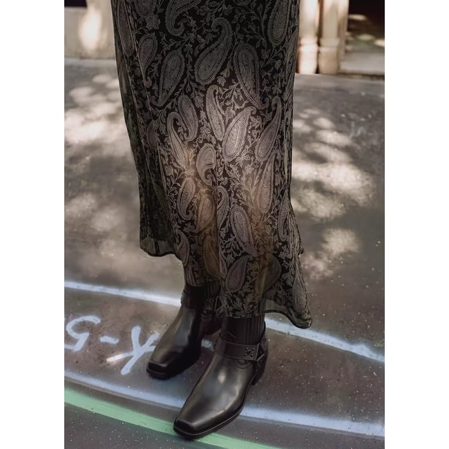 Jupe en gaze à imprimé paisley noir <span itemprop=