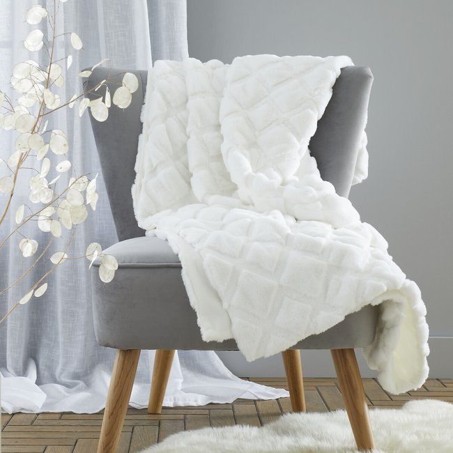 Cosy Diamond 130x170cm Throw - CATHERINE LANSFIELD