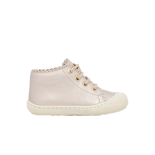 Chaussures premiers pas en cuir laminé COTTINS rose poudré <span itemprop=
