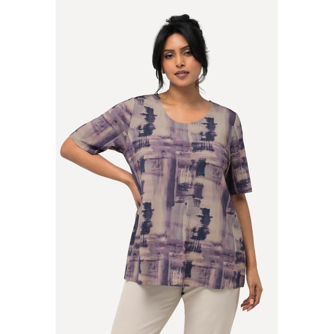 T-shirt col rond et manches courtes. Tissu aubergine <span itemprop=